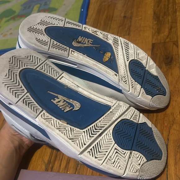 Jordan 4 retro "Military Blue" 2024
mens size 8 - Picture 4 of 6